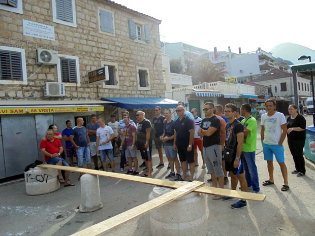 Затварање тераса у Сутомору: Газде огорчене, гости у чуду